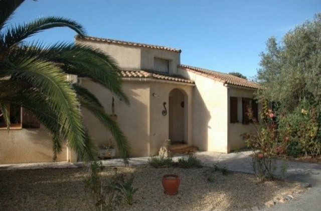 Spacious 5 Bedroom Villa With Pool..