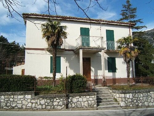Grand detached house with many original.. - 2