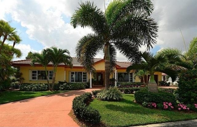 3 bedroom Residence For Sale: Singer..