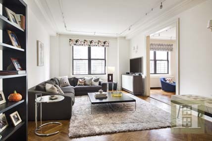 4 bedroom Apartment For Sale: 905 WEST..