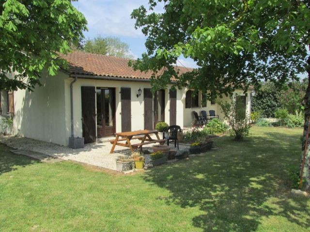 Detached 4 Bed Bungalow With Large..