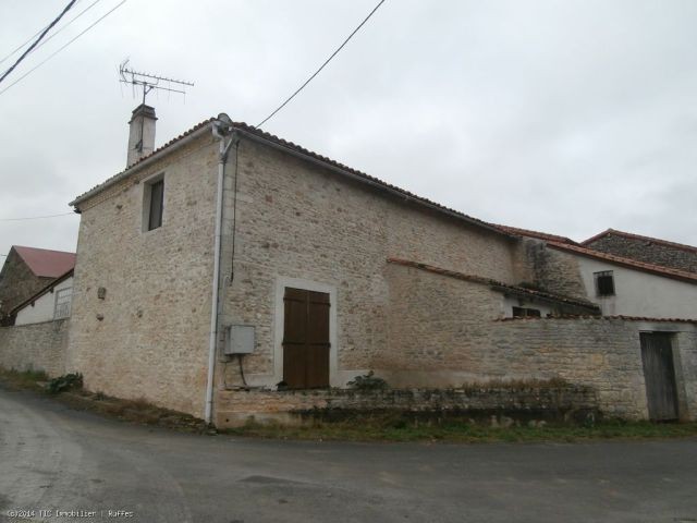 Stone House in Good Condition