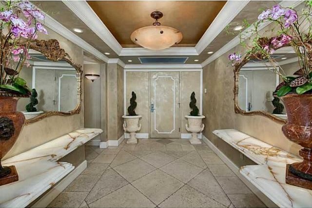 5 bedroom Flat For Sale: 3400 SW 27 AV..