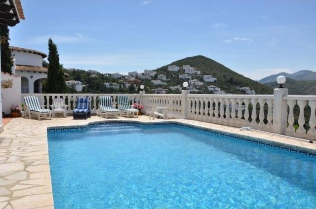 4 Bedrooms - Villa - Alicante - For Sale