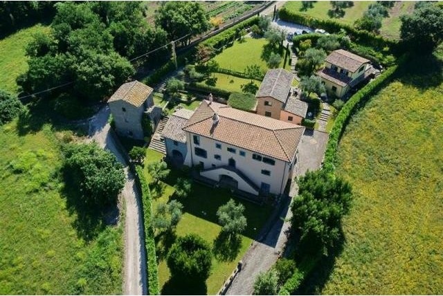 9 bedroom House For Sale: Lazio..