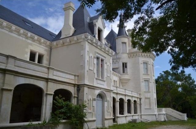 Castle For Sale: 16000 COGNAC - 2