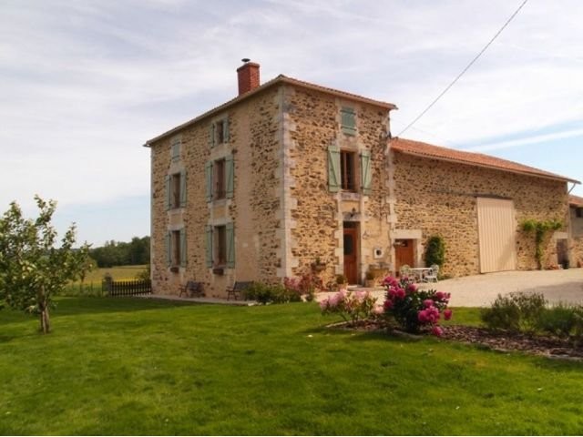 Beautifully Renovated Spacious..