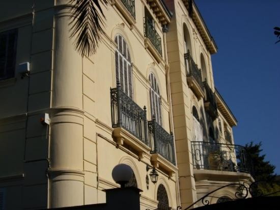 4 Bedrooms - Apartment -..