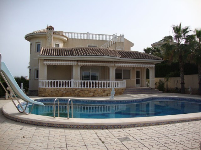 6 Bedrooms - Villa - Alicante - For Sale