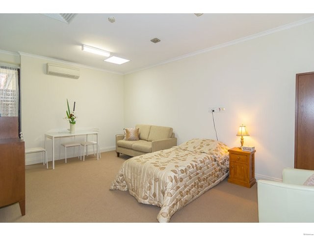 Recently refurbished studio apartment..