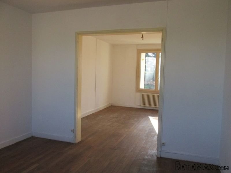 Detached 3 Bedroom House - 2