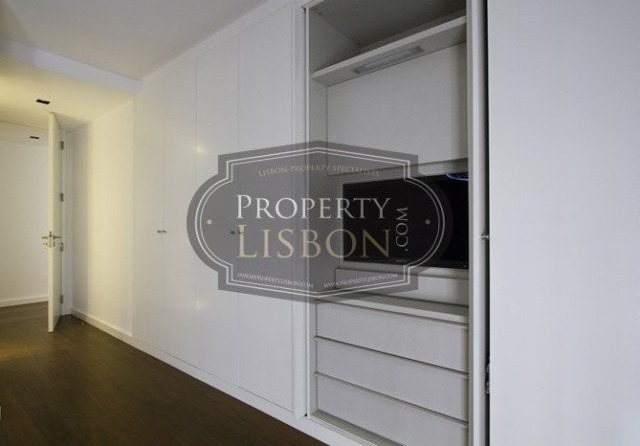 4 Bedrooms - Apartment - LISBON - For..