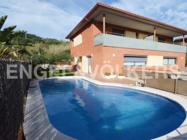 Semi-detached house near the sea in..