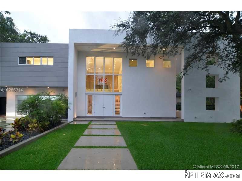 4 bedroom House For Sale: 4365 Ingraham.. - 2