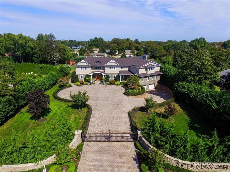 6 bedroom Detached House For Sale: 211..