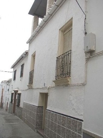 Town House - Large townhouse in need of..