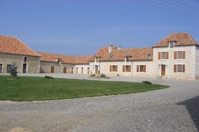5 bedroom Character For Sale: 86290 SUD..
