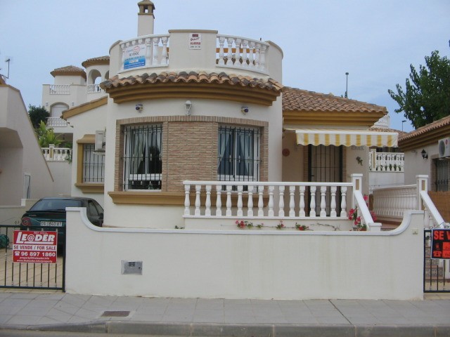 2 Bedrooms - Villa - Alicante - For Sale