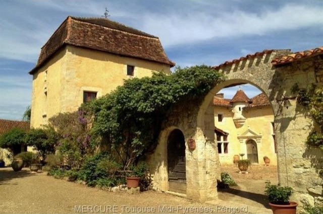 9 bedroom Castle For Sale: 24110..