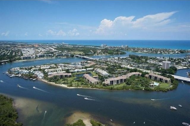 3 bedroom Residence For Sale: Jupiter..