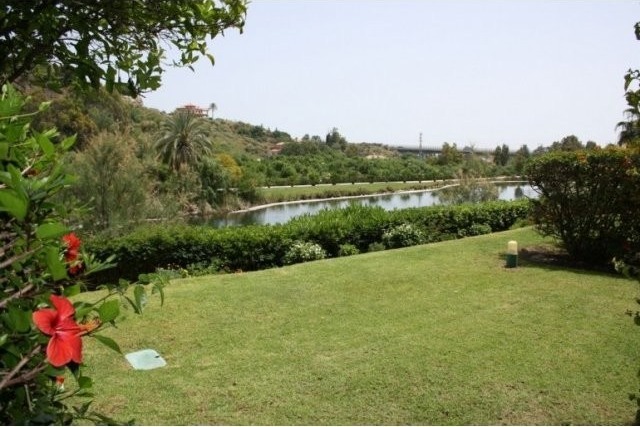 Beautiful Ground Floor Front Line Lake..
