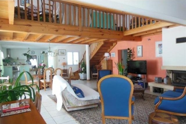 4 bedroom House For Sale: 17550.. - 2