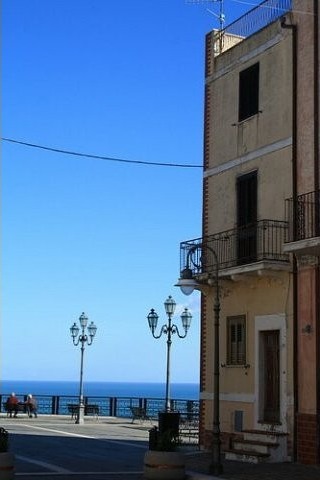 House with stunning sea views. - 2