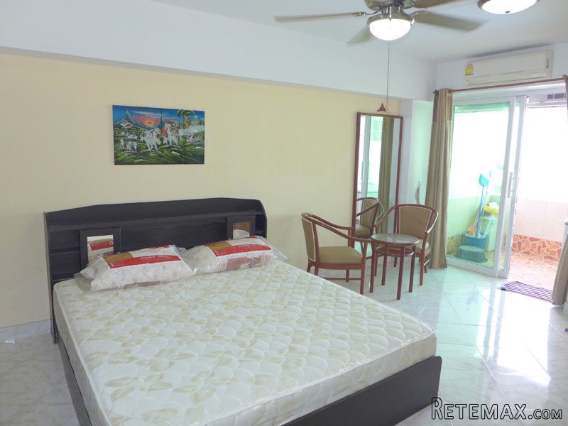 Spacious 1 bedroom condo at quiet yet.. - 2