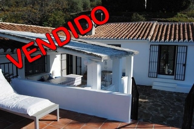 Country Houses for Sale in Sayalonga..