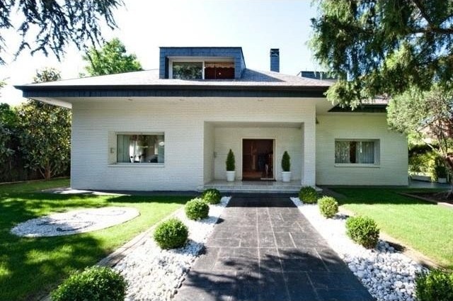5 bedroom Detached House For Sale:.. - 2