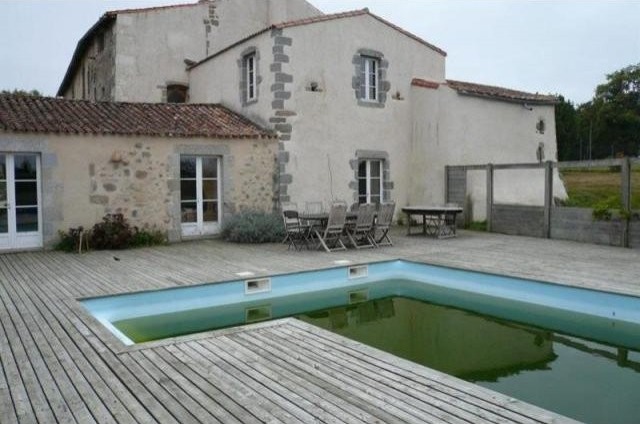8 bedroom Manor House For Sale: 79300.. - 2