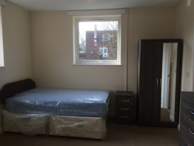 FULLY REFURBISHED DOUBLE ROOM TO LET -.. - 2
