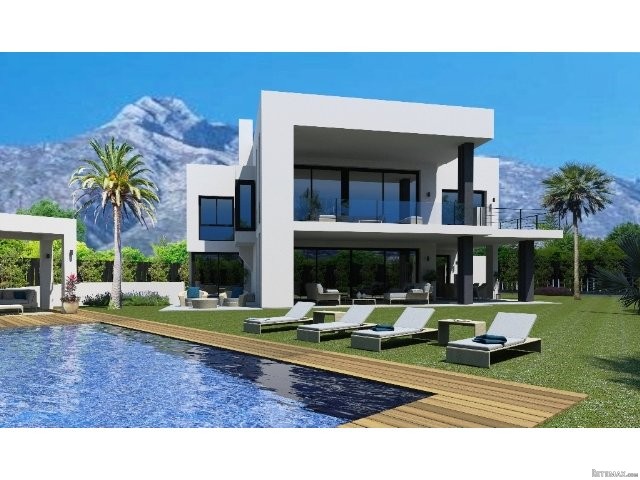 Villa for sale in The Golden Mile..