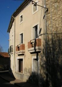 Village House in Good Decorative State - 2