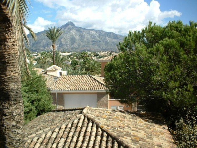 Villa for sale in Las Brisas, Marbella.. - 2