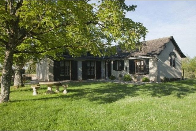 Immaculate Country Home In Landscaped..