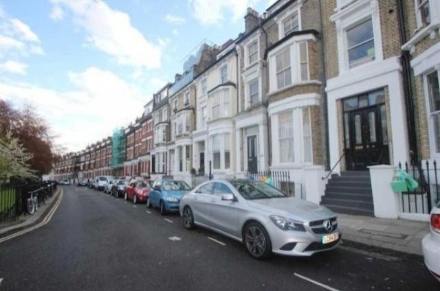 2 Bed Flat/Apartment To Let in London - 2