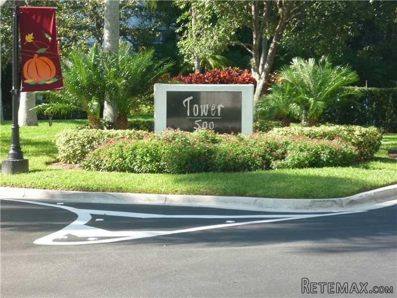 3530 Mystic Pointe Dr, Unit 714..