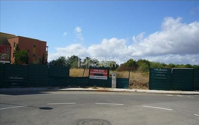 1674 m2 Land in Vilamoura