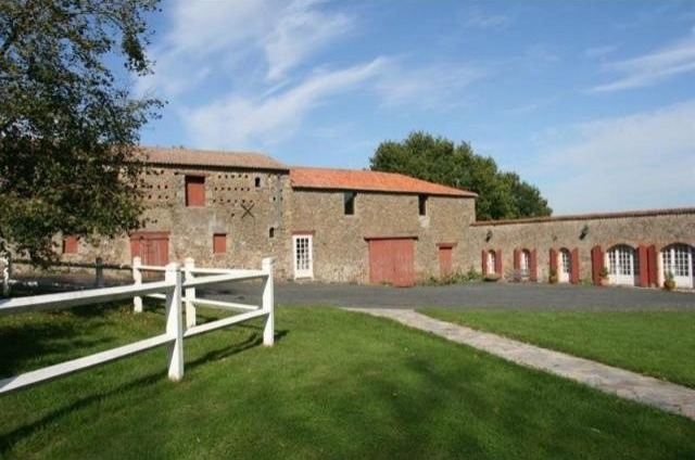 2 bedroom Castle For Sale: 85000 VENDEE - 2