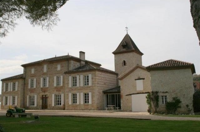 4 bedroom House For Sale: 47390..