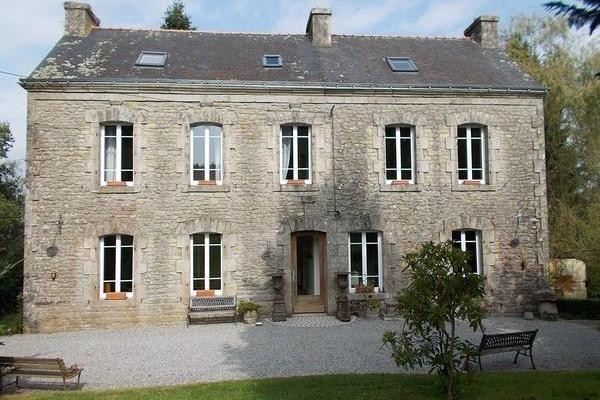 Kernascleden (Morbihan) - For sale an..