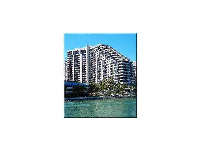 2 bedroom Flat For Sale: Miami 33131