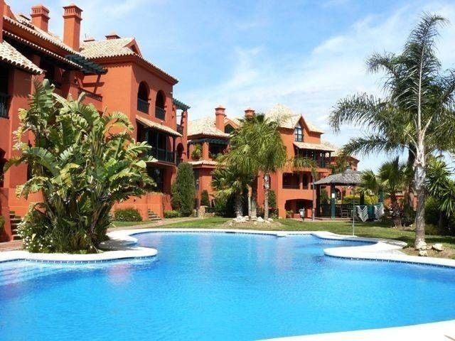 2 Bed Apartment for sale in Calahonda