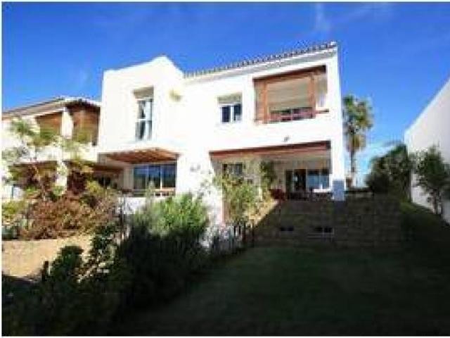 Contemporary 4 Bedroom Villa - 2