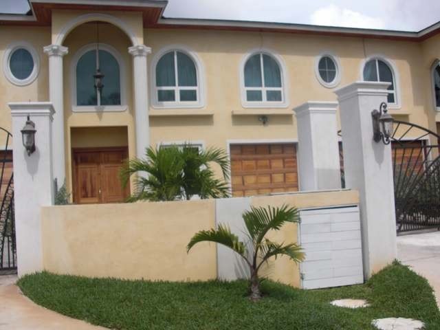 Apartment/townhouse - Located in.. - 2