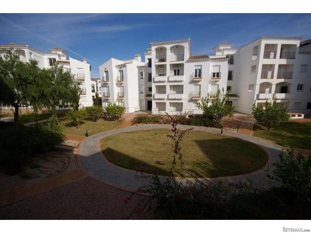 2 bedroom Apartment For Sale: 1st..