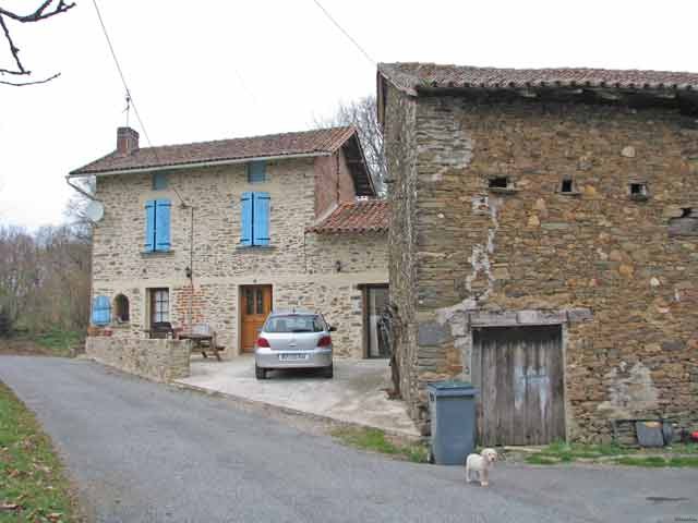 Renovated Country Home Of Three.. - 2