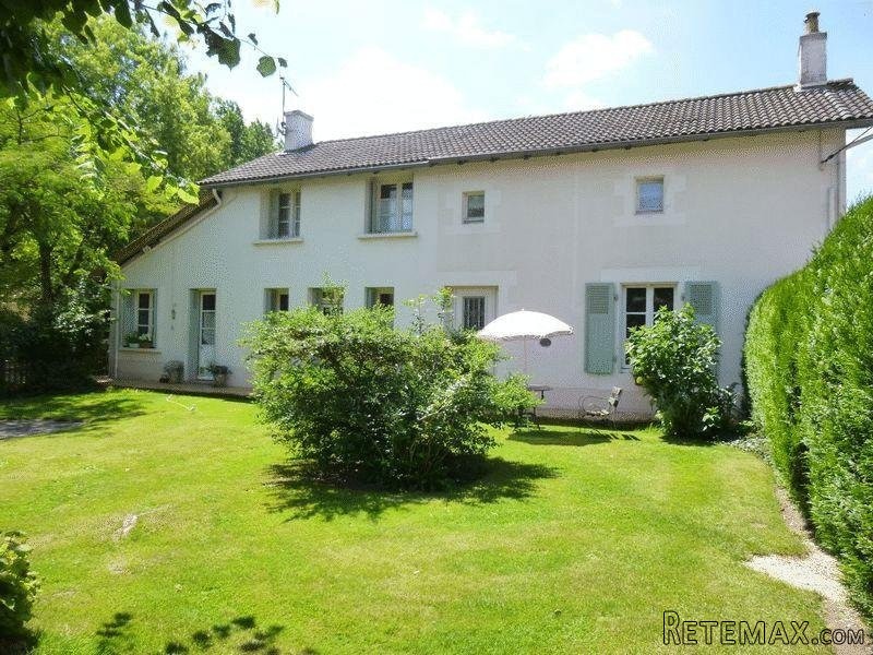 4 Bedroom Country House For Sale