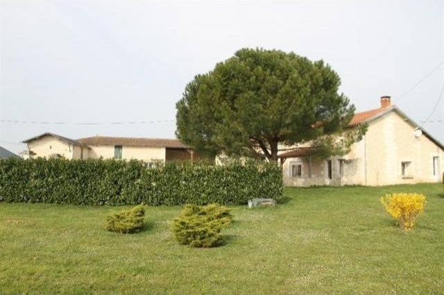 4 bedroom Country House For Sale: 86140.. - 2